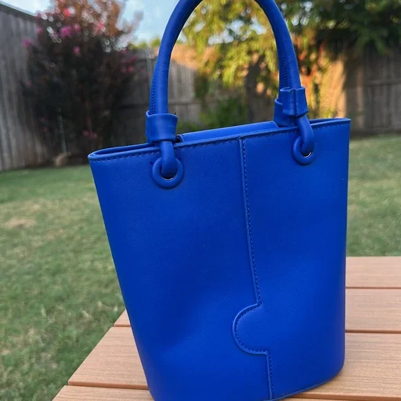 Blue Minimalist Bucket Tote NWOT - Picture 10 of 11
